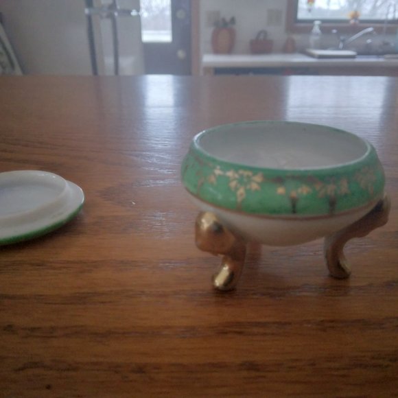 Trinket Box, Vintage, Footed, Guilded, Floral - Picture 5 of 8